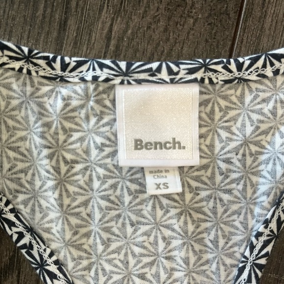 Bench razor back tank xs NWOT - Picture 6 of 6